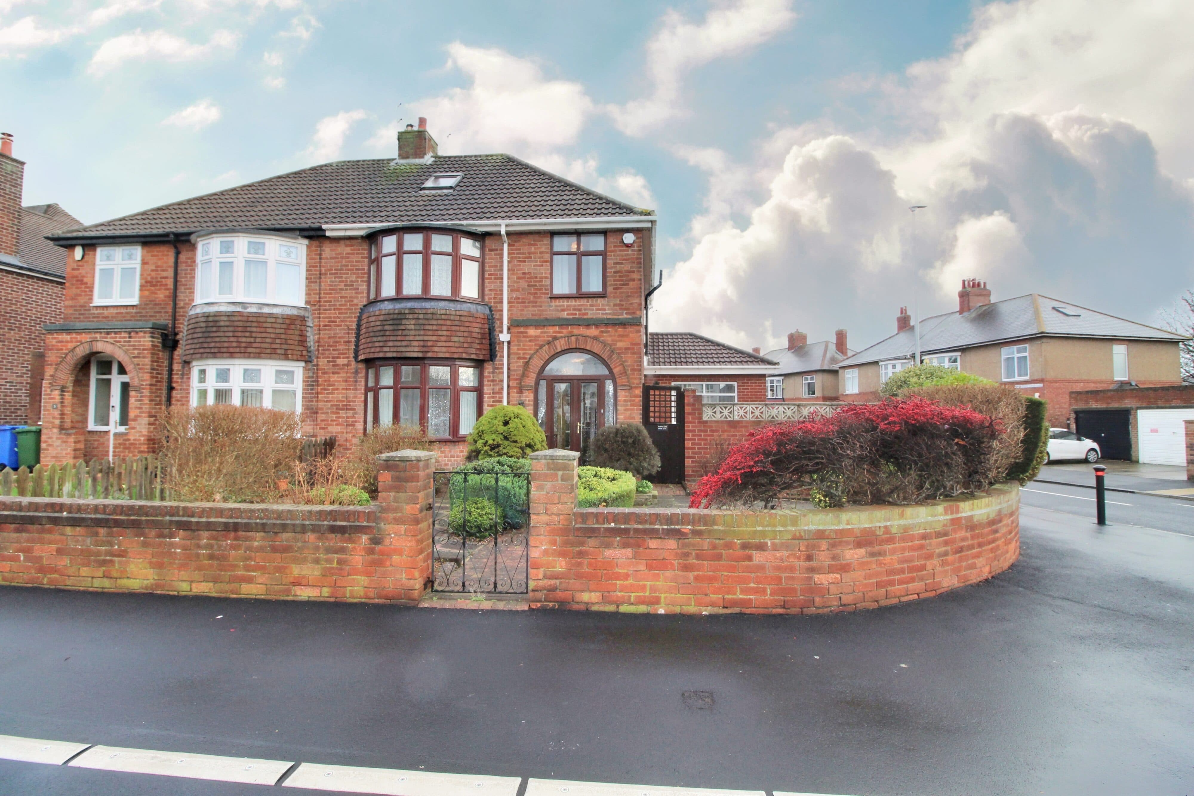 Broadway, Blyth, NE24